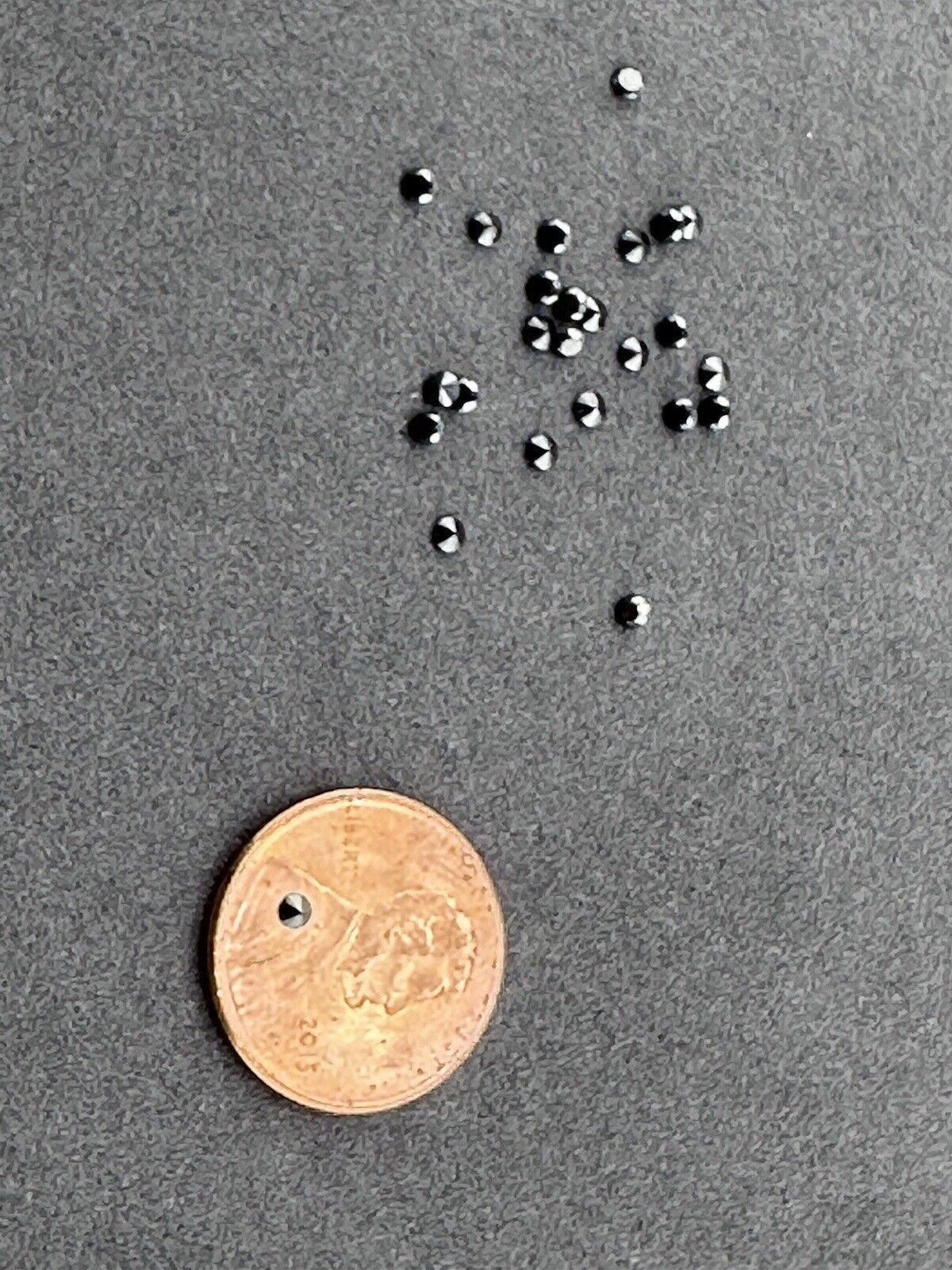 DIAMANTES SUELTOS NATURALES NEGROS DE CORTE REDONDO COLOR (GH) CLARIDAD (VS) 1,8 MM 
