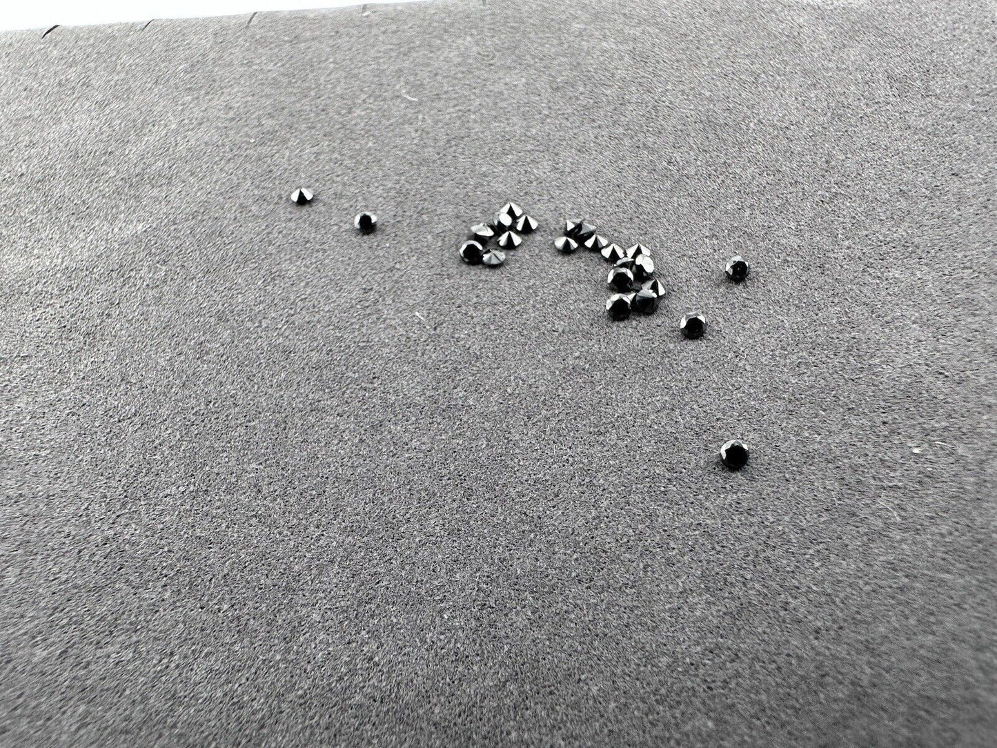 DIAMANTES SUELTOS NATURALES NEGROS DE CORTE REDONDO COLOR (GH) CLARIDAD (VS) 1,8 MM 